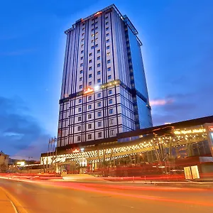 Tryp By Wyndham Basin Ekspres فندق